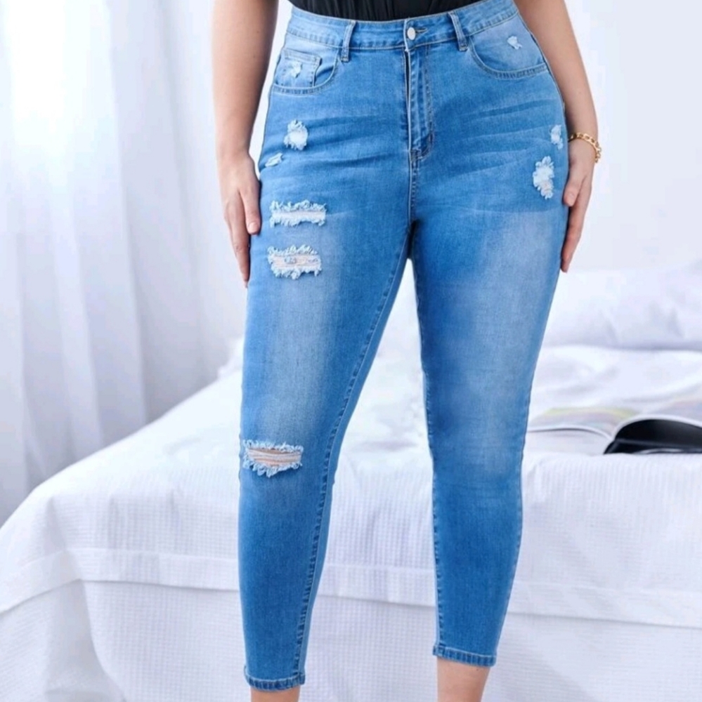 🌟 Boutique Distressed Skinny Ankle Jeans - Picture 2 of 10
